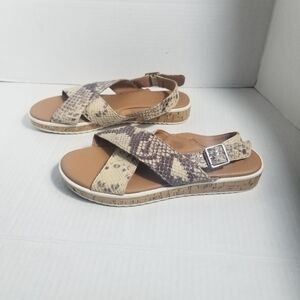 FIND. SNAKE PRINT PATTERN SANDALS SIZE 6